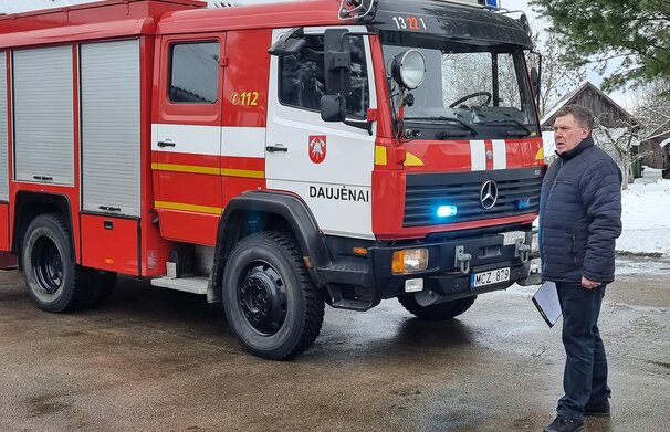 Daujėnų ugniagesių komanda turi naują ugniagesių automobilį