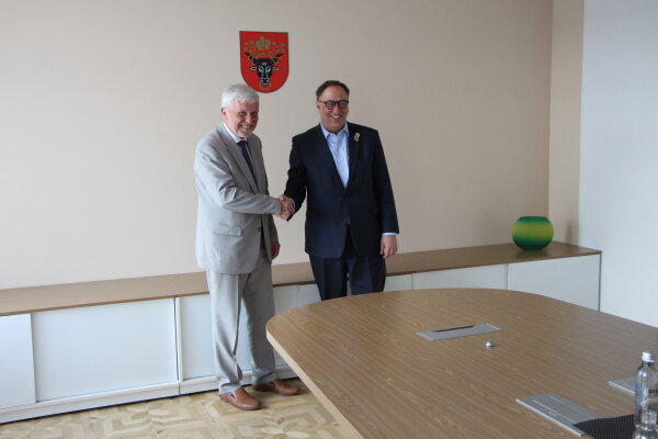 Pasvalyje lankėsi JAV ambasadorius Lietuvoje Robert’as S. Gilchrist’as