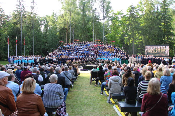 Pasvalyje aidėjo Ketvirtojo Šiaurės Lietuvos chorų festivalio balsai
