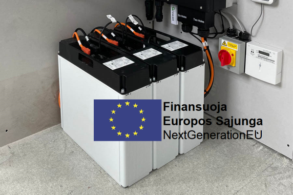 Artėja saulės ir vėjo jėgainių elektros gamybos pikas – energijos kaupimo pajėgumus įsirengiantis...