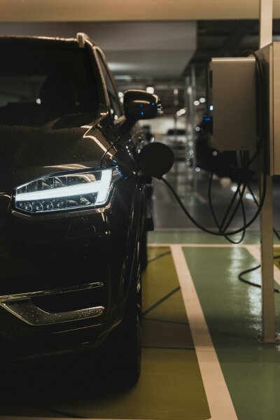 Įgyvendinamas jungtinis projektas „Privačių elektromobilių įkrovimo prieigų įrengimas“