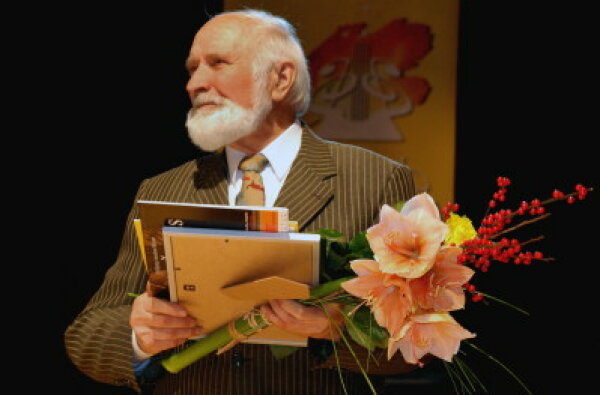 In memoriam Petrui Simonaičiui
