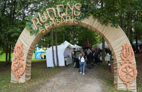 Pasvalio smegduobių parke – rudens gėrybės, bendrystė ir „Rudens sambaris“